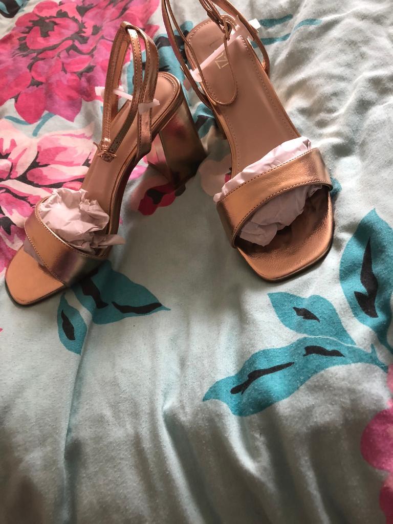 rose gold sandals size 5